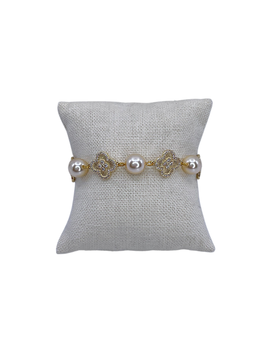 Pearl and Clover Bracelet